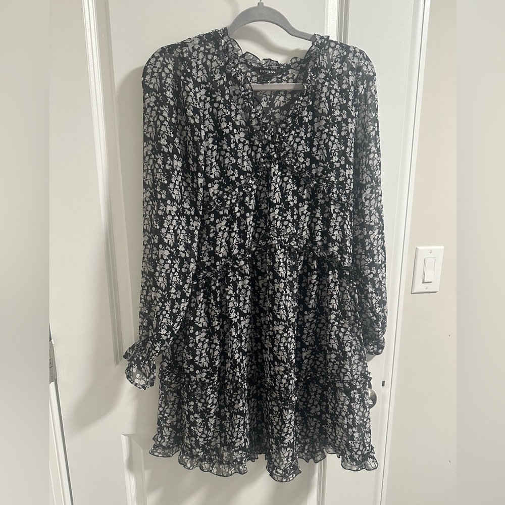 Express black and white floral dress